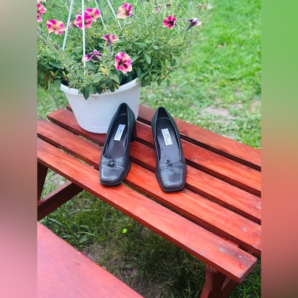 Etienne Aigner Kidman Pumps Genuine Black Leather NWOT US 10M - Picture 4 of 16